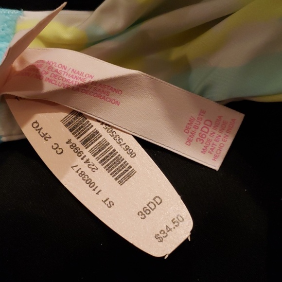 Victoria's Secret Demi Bra - Picture 4 of 4